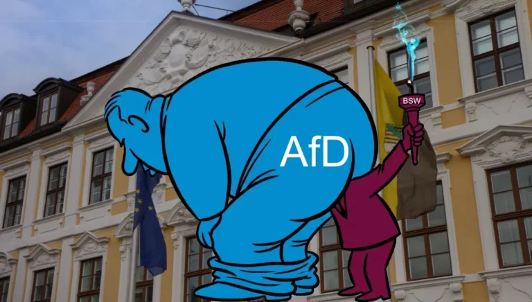 Politische Karikatur: Blaue AfD-Figur gebückt, kleinere bordeauxrote BSW-Figur mit erloschener Fackel dahinter – vor ostdeutschem Regierungsgebäude