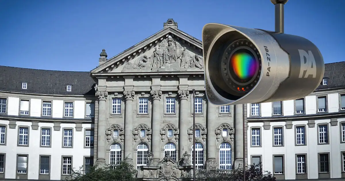 Oberlandesgericht Köln mit Überwachungskamera – Symbolbild für Behördenversagen nach dem Berliner CSD-Anschlag 2026