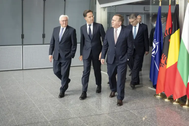 Bundespräsident Steinmeier, NATO-Generalsekretär Rutte und Verteidigungsminister Pistorius beim NATO-Jubiläum 2025