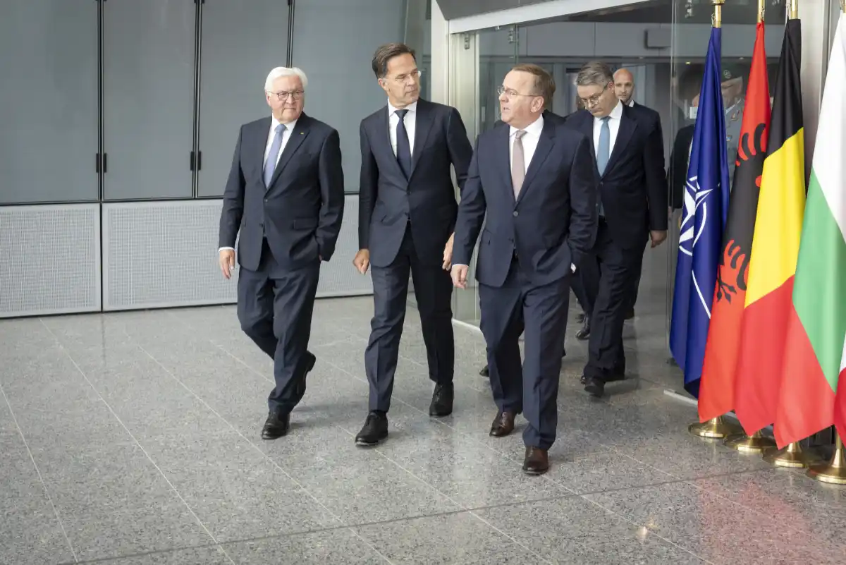 Bundespräsident Steinmeier, NATO-Generalsekretär Rutte und Verteidigungsminister Pistorius beim NATO-Jubiläum 2025