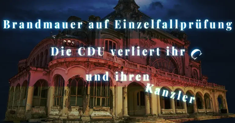 Verfallener Prachtbau bei Nacht in Schwarz-Rot-Gold mit Schriftzug Brandmauer auf Einzelfallprüfung, die CDU verliert ihr C